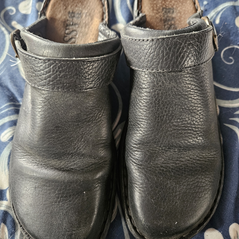 Bass Black Leather Mules
